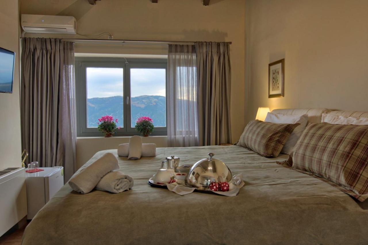 Aegli Arachova Hotel ภายนอก รูปภาพ