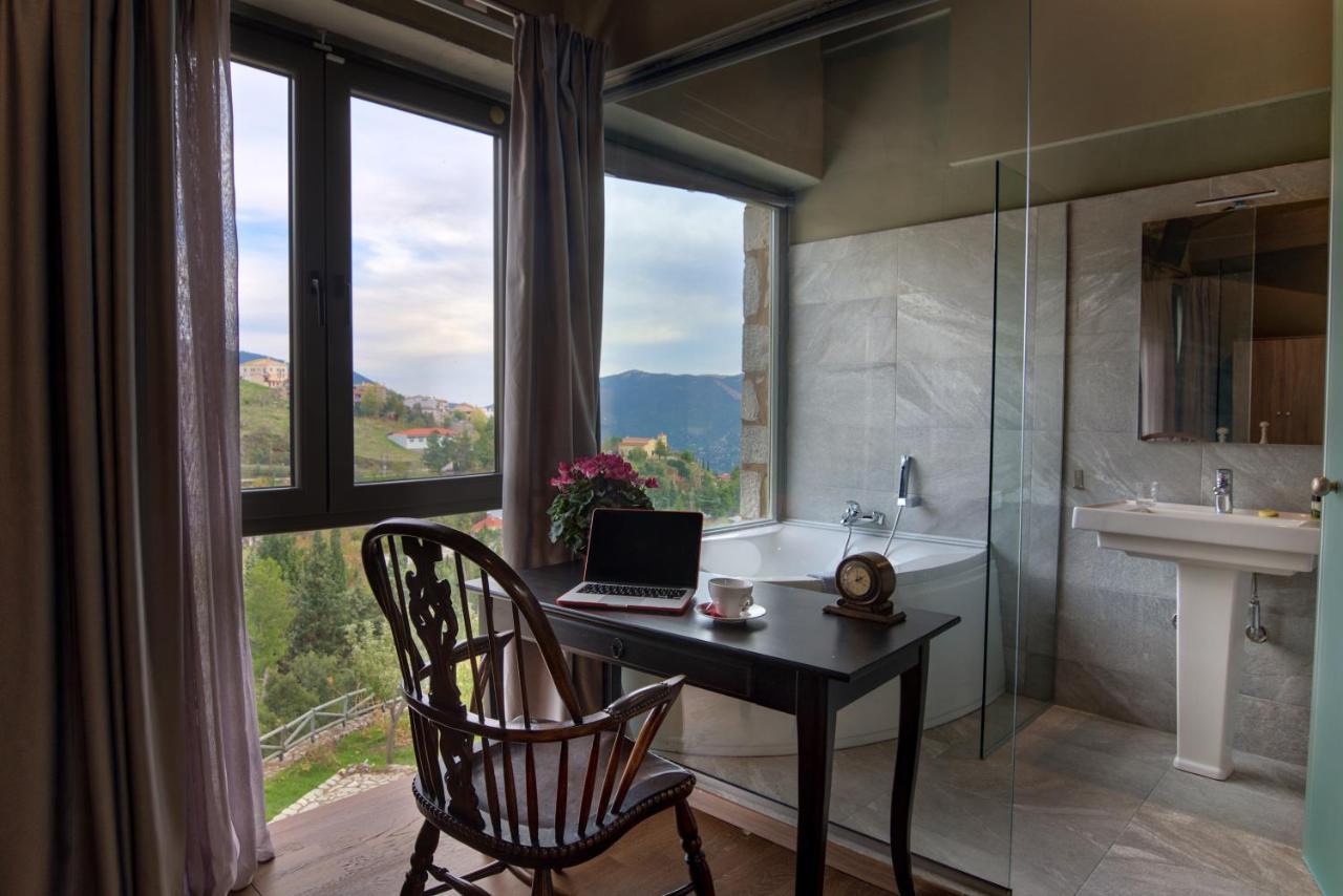 Aegli Arachova Hotel ภายนอก รูปภาพ