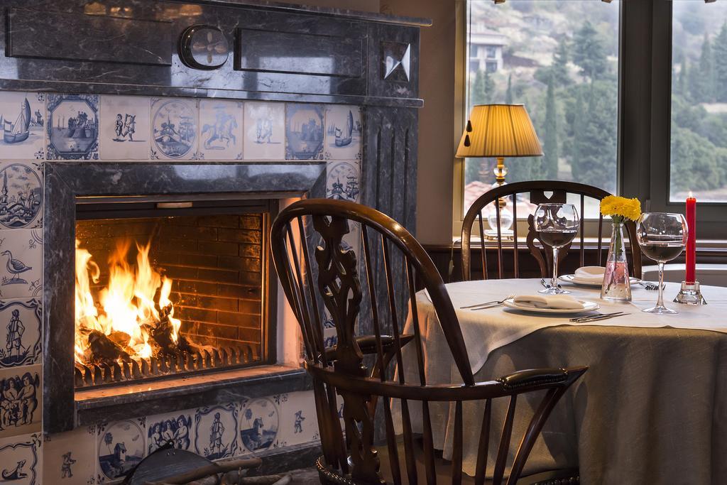 Aegli Arachova Hotel ภายนอก รูปภาพ