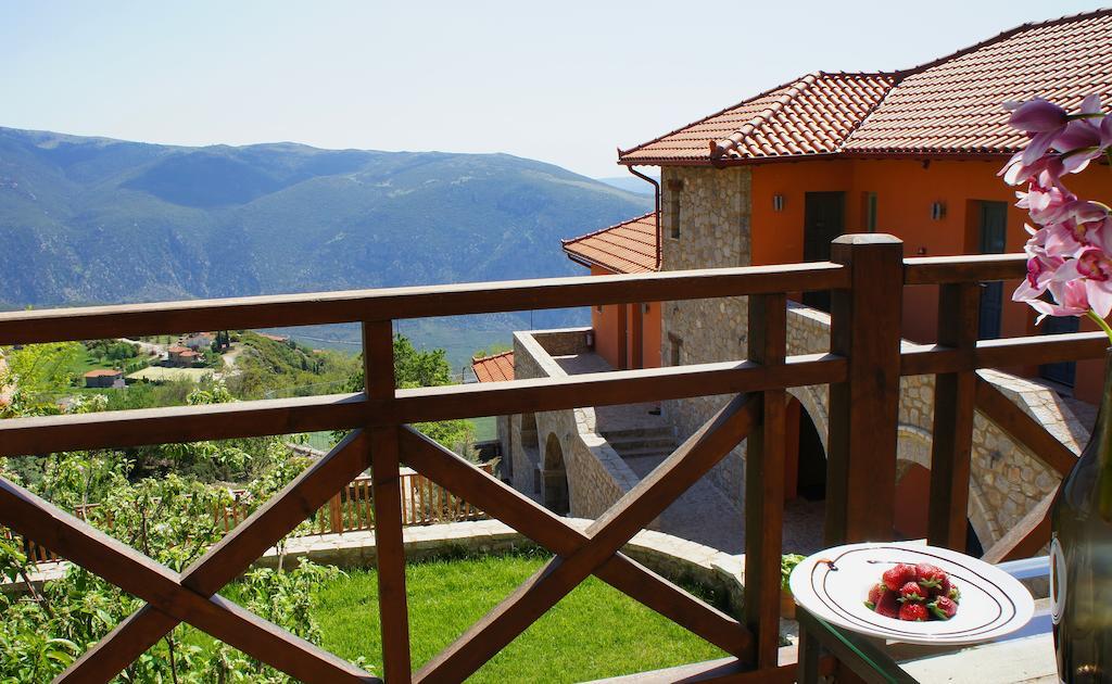 Aegli Arachova Hotel ภายนอก รูปภาพ