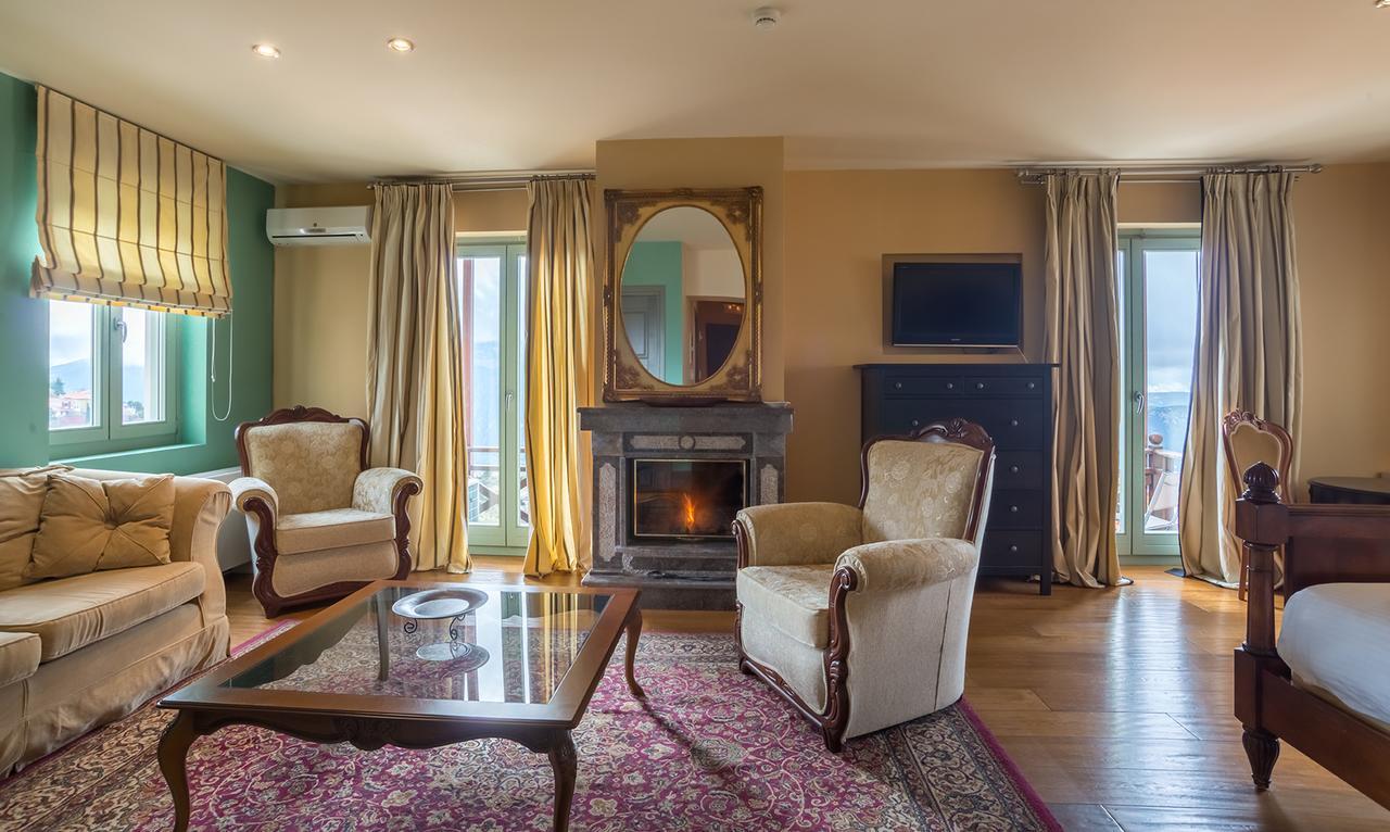 Aegli Arachova Hotel ภายนอก รูปภาพ