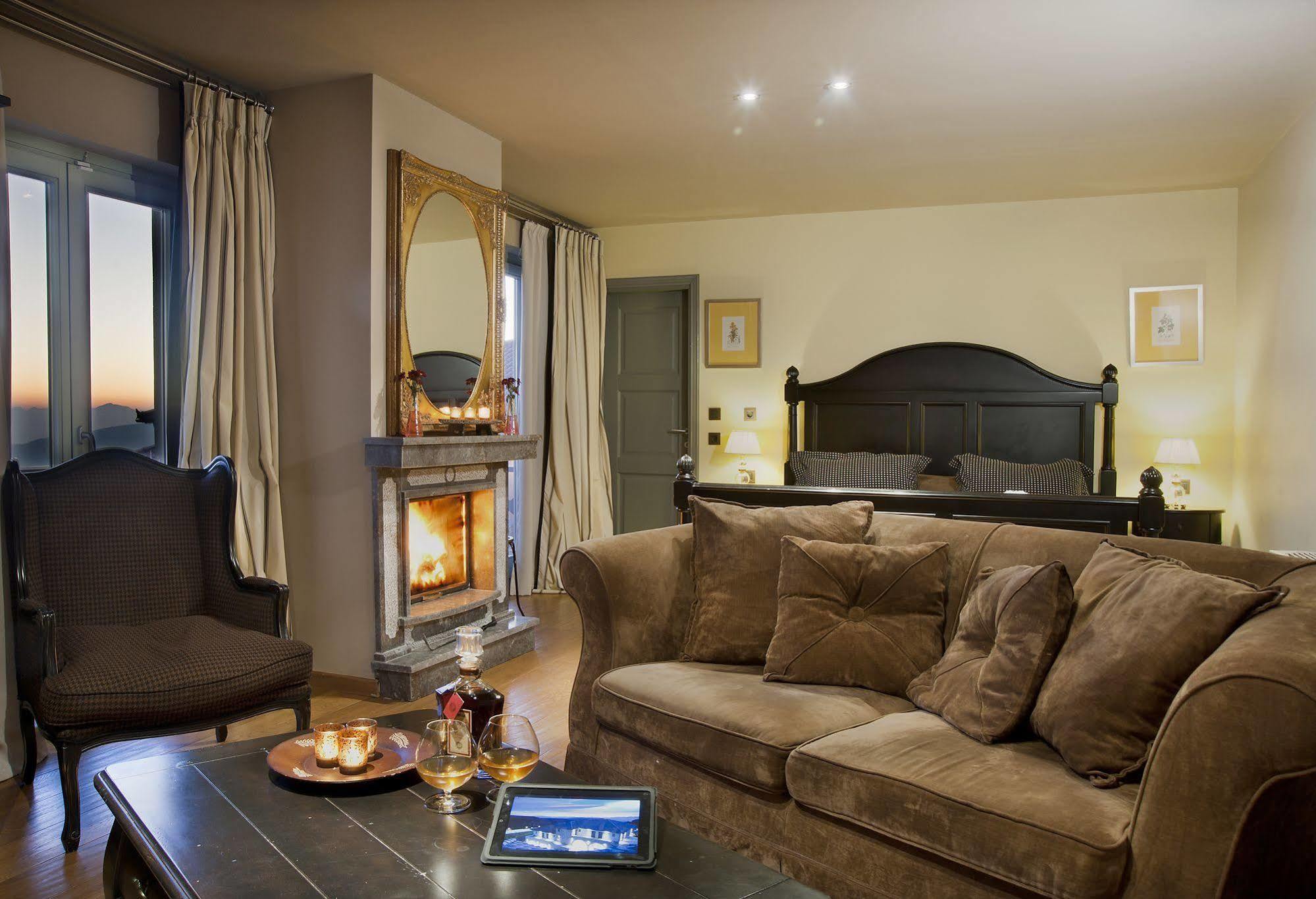 Aegli Arachova Hotel ภายนอก รูปภาพ